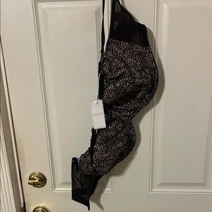 Elomi Morgan bra
Ebony
36 J
Never worn with tags